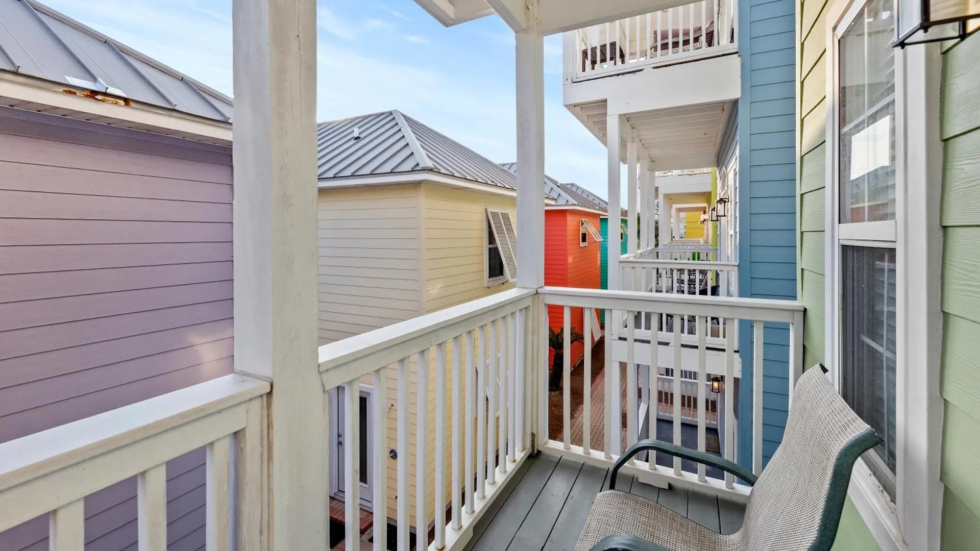 Next To Pier Park! Steps From The Beach! Dog-Friendly! Pool! Panama City Beach Holiday home