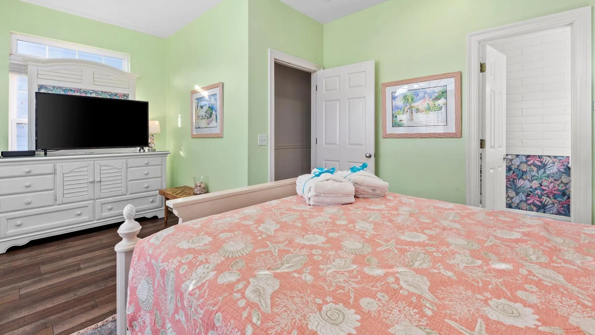 Next To Pier Park! Steps From The Beach! Dog-Friendly! Pool! Panama City Beach 0*,  United States