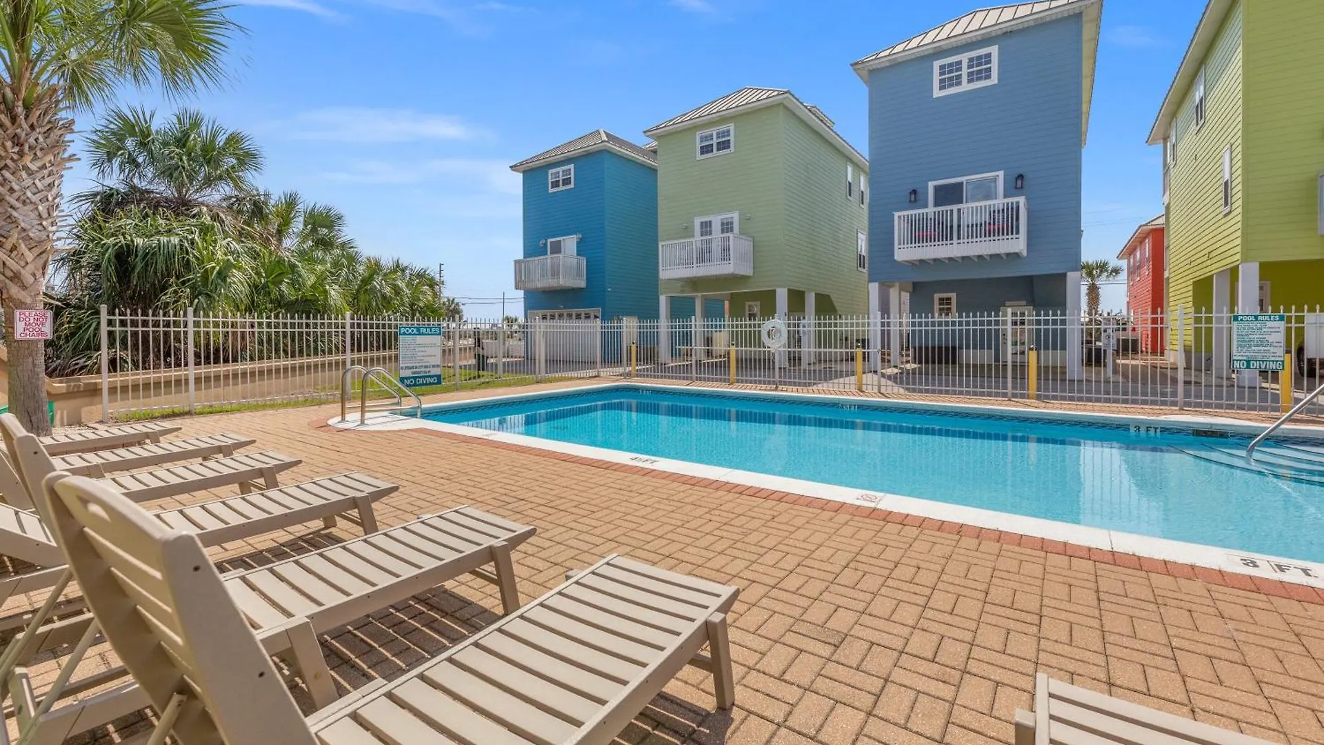 Next To Pier Park! Steps From The Beach! Dog-Friendly! Pool! Panama City Beach Holiday home